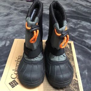 Toddlers Columbia snow boots size 7